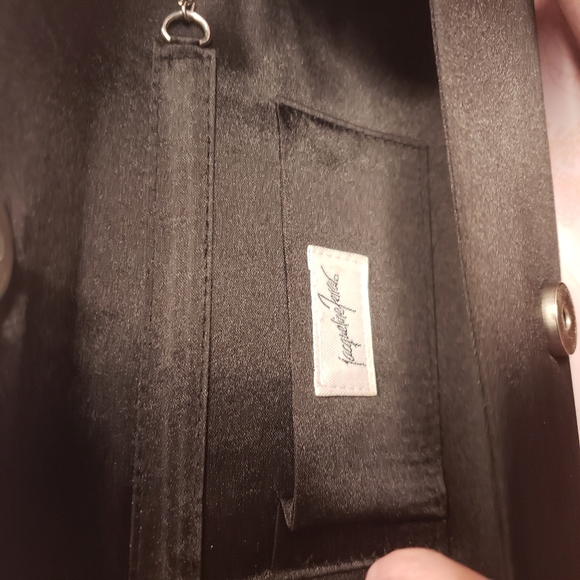 Black satin feeling handbag with gem flower design - Picture 10 of 12